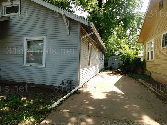 2nd image of 913 W 1st Ave