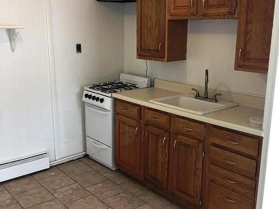5th image of 819 Swinton Ave #1