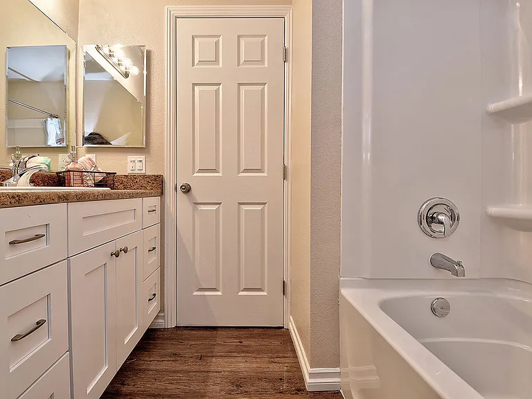 Fairway Manor Apartment Homes Bathroom