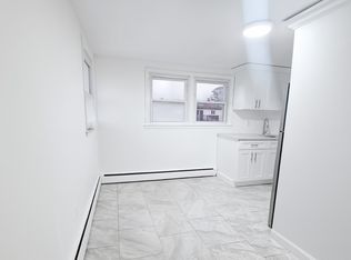308 40th St, Lindenhurst, NY 11757