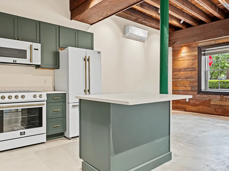 905 N Main St #101