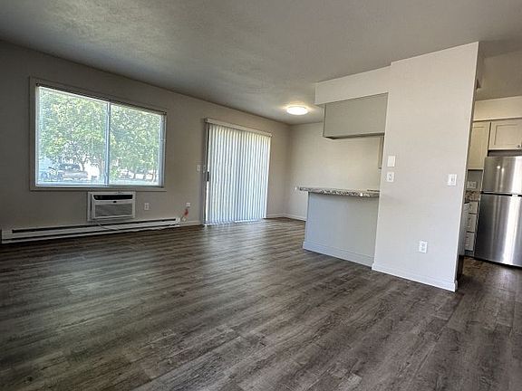 2nd image of 702 Avenue E #7