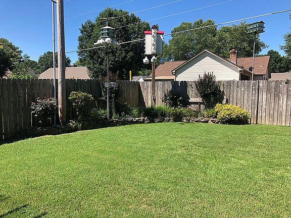 3rd image of 119 Black Oak Pl