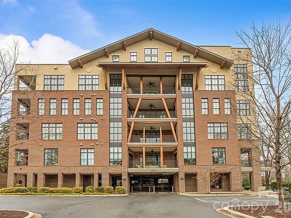 3rd image of 2312 Selwyn Ave #501