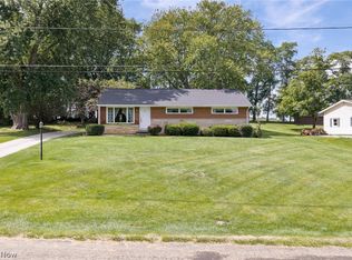 1375 Schrader Rd, North Lawrence, OH 44666