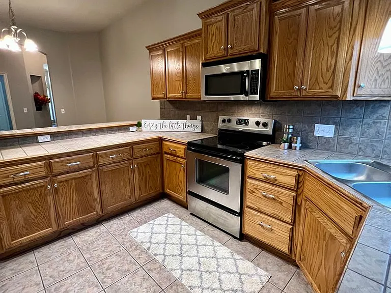 1113 Greenfield Ave — Photo 12