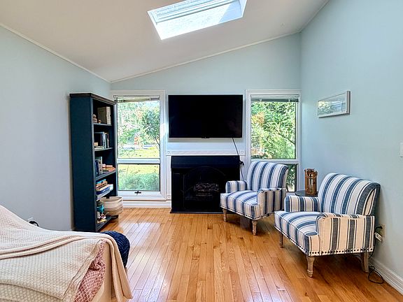 5th image of 11 Gerald Ln