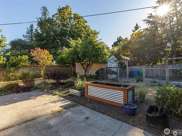 8601 36th Ave SW — Photo 25