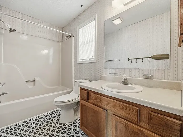 1145 Forest Dr — Photo 10