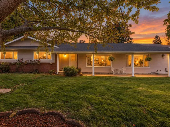 2820 David Ln, Medford, OR 97504