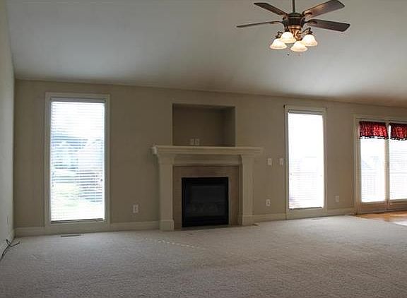 4th image of 1015 Sumac Dr