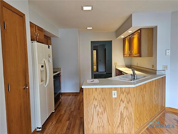 5th image of 179 Meadowbrook Dr