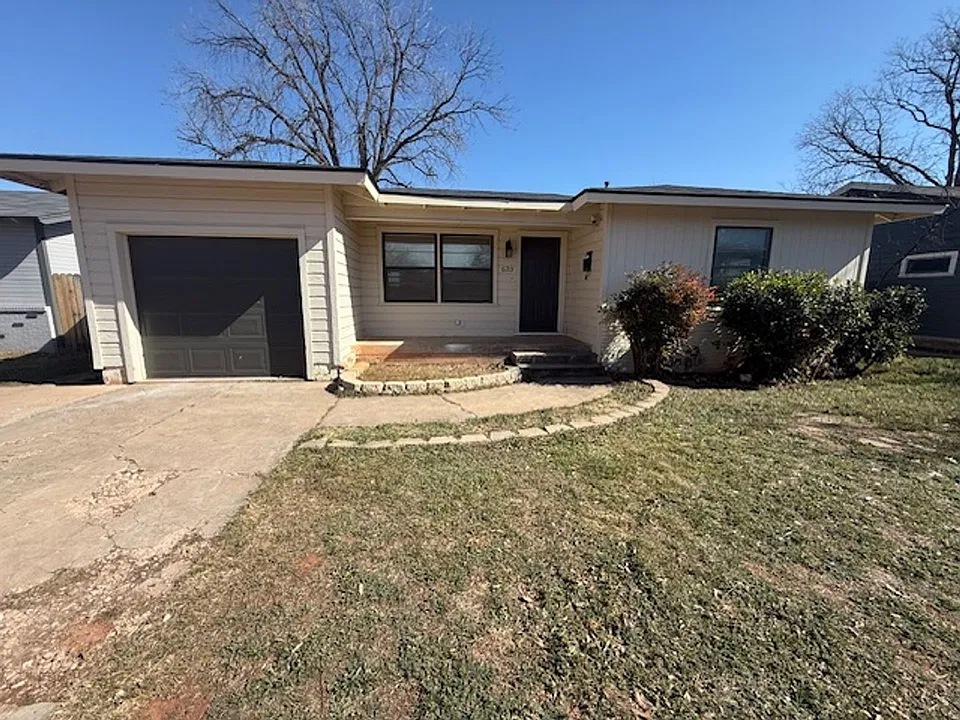 633 Woodlawn Dr