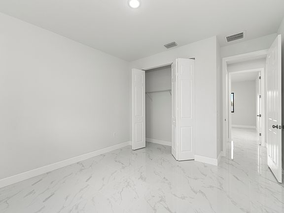 5th image of 2724 Diplomat Pkwy W