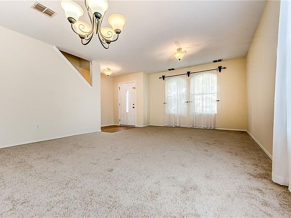 5th image of 2721 Red Oak Dr