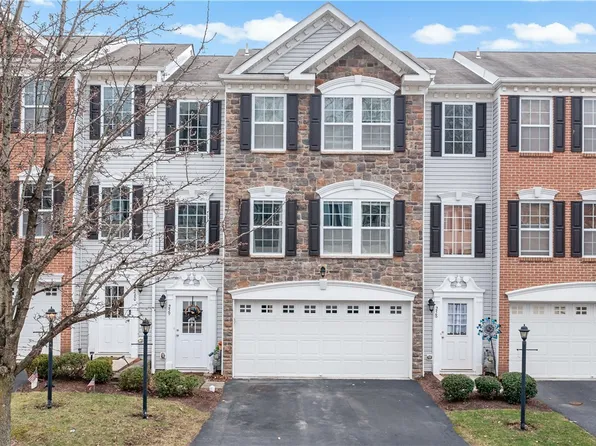 259 Grace Manor Dr, Coraopolis, PA 15108