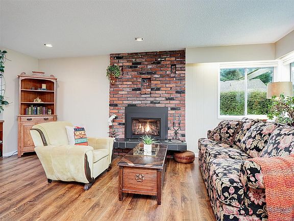 2nd image of 985 Sutcliffe Rd