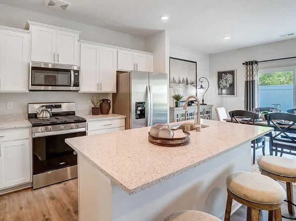 Tallmadge Plan, Towns at Trailside