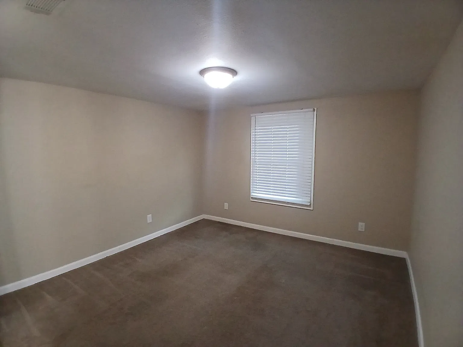 3 bed, 1046 sqft, $1,300 — Photo 3