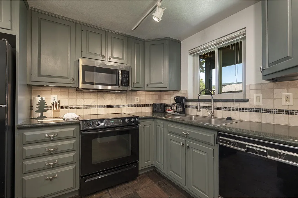 2 bed, 900 sqft, $2,500 — Photo 4