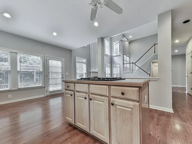 408 Sixes Dr — Photo 9