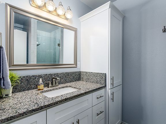 5th image of 4409 NE Plains Way APT 82