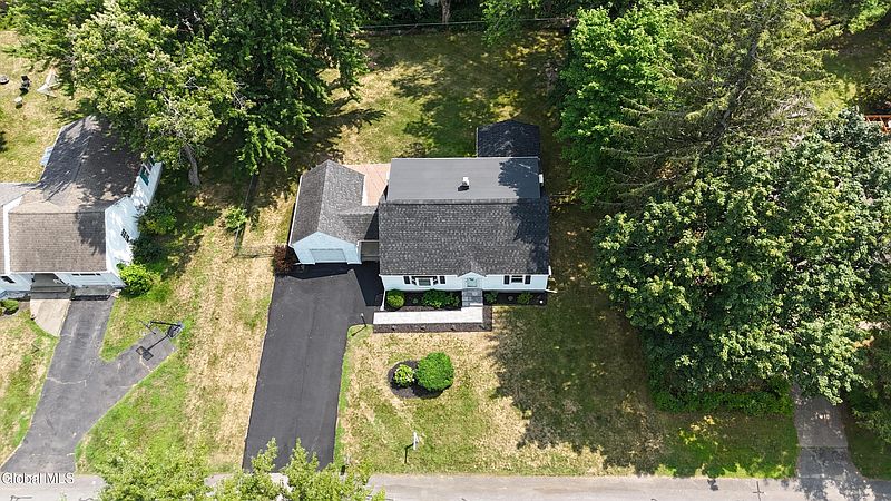 5th image of 12 Norman Avenue