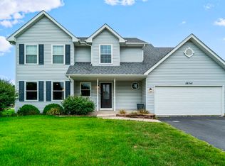 26341 W Riverbend Ln, Channahon, IL 60410