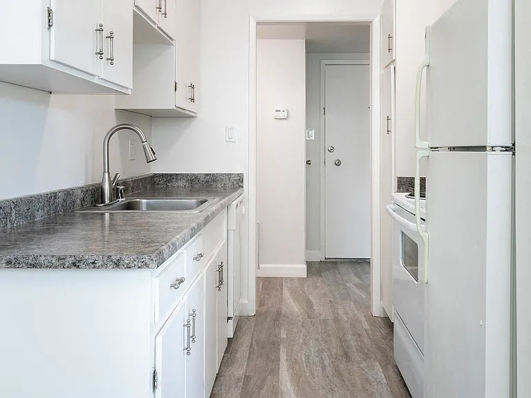 Solaris Apartments — Photo 16