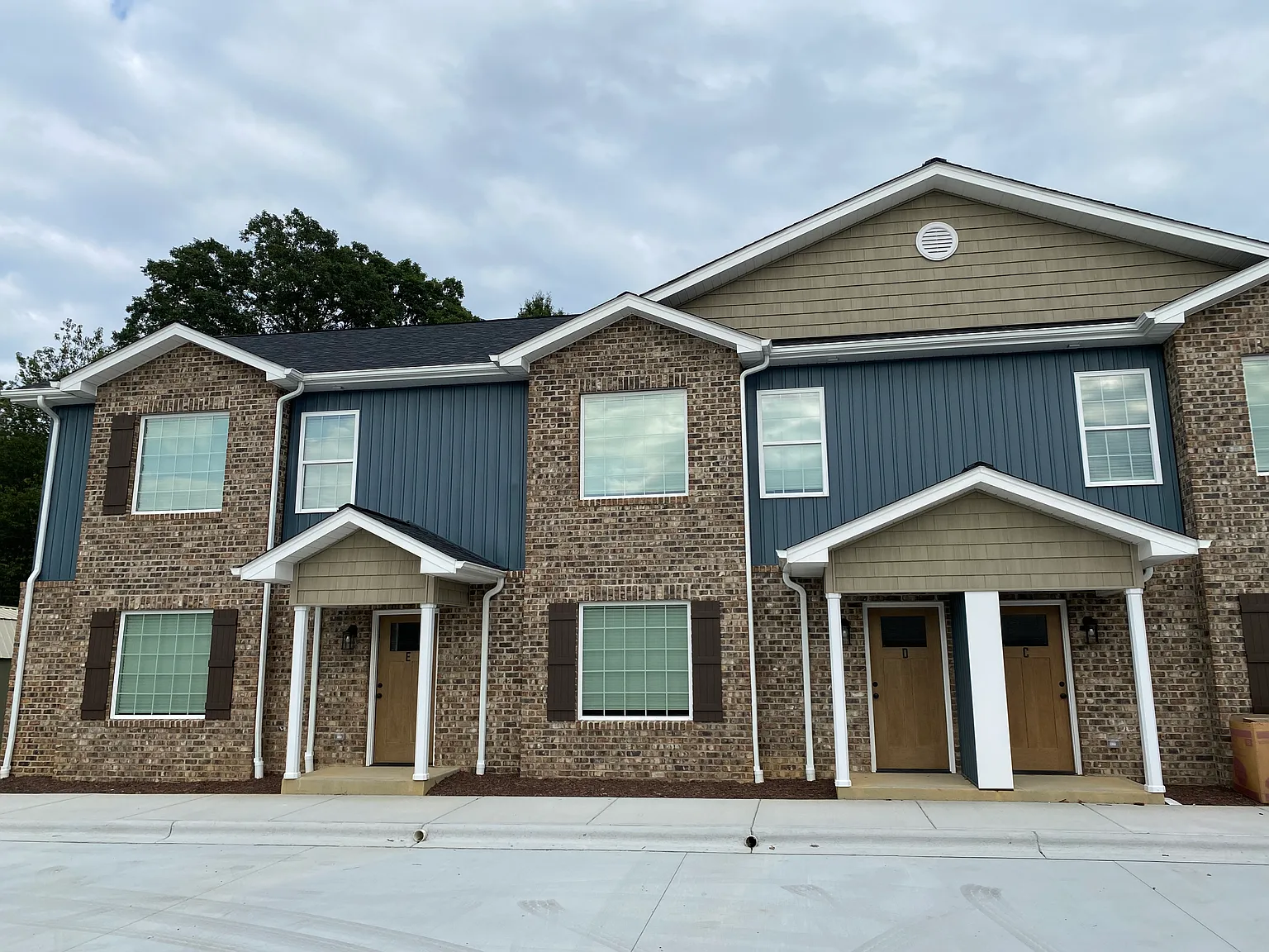 803 E Main St — Photo 1