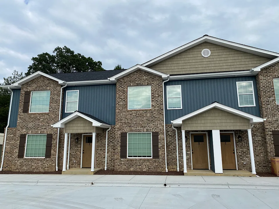 803 E Main St