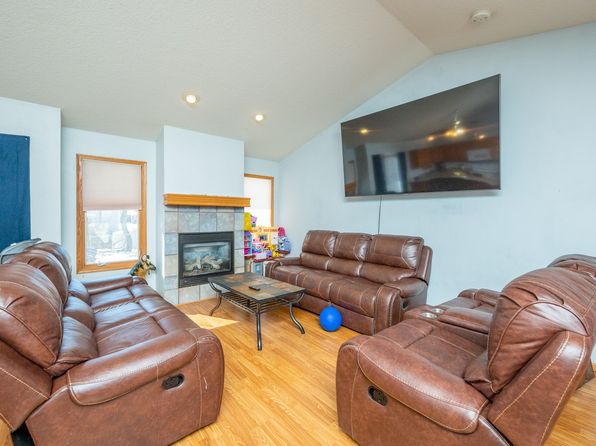 3006 Timber Hill Ct, Des Moines, IA 50320