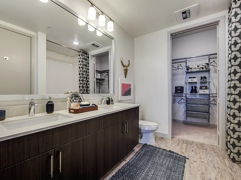 The Monarch Medical District Apartments — Photo 14