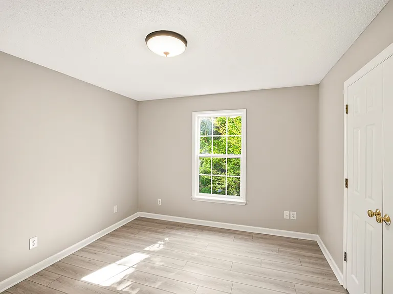 323 Ivy Glen Ct — Photo 23