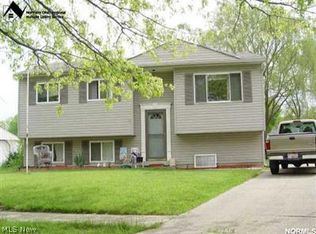 920 Sandalwood Dr, Elyria, OH 44035