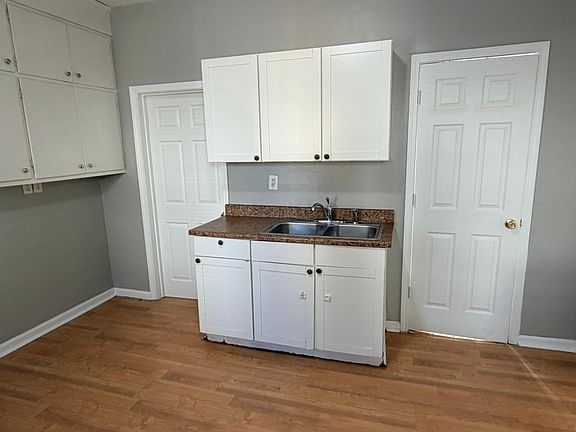 3rd image of 353 Lawson Ave E