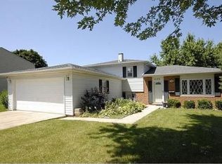 1105 Kent Ct, Wheaton, IL 60189