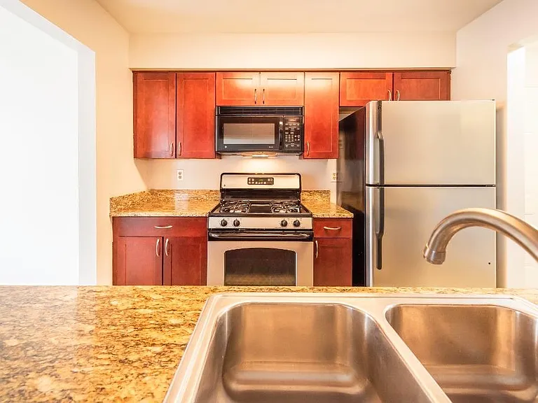 109 Fieldcrest St #202 — Photo 2