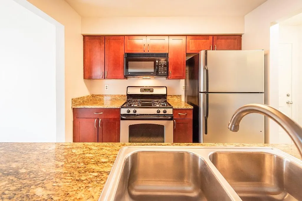 Building Photo - 109 Fieldcrest St #202