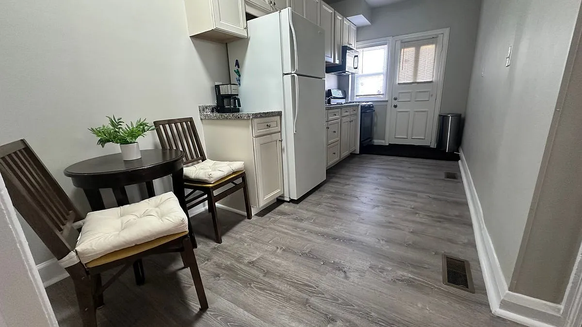 1 bed, 1.0 bath, 700 sqft, $1,400 — Photo 1