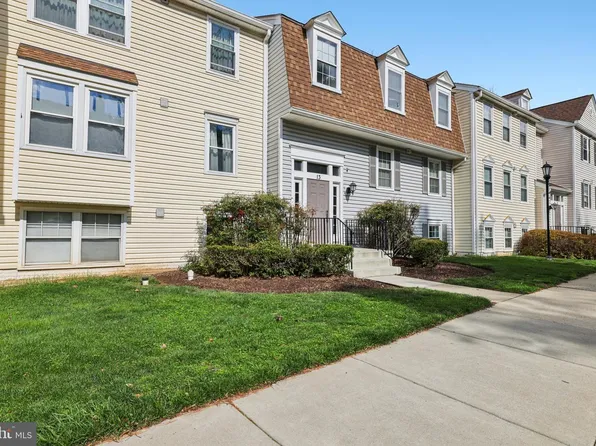 13 Pickering Ct APT 2, Germantown, MD 20874