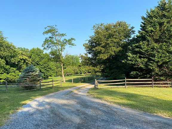2nd image of 4724 Westwind Dr