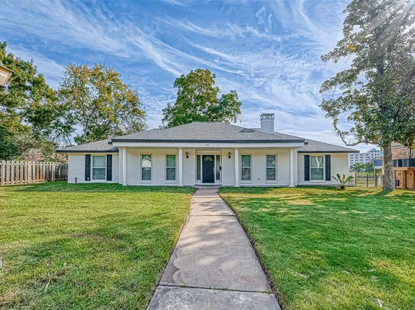 1310 Antigua Ln, Houston, TX 77058