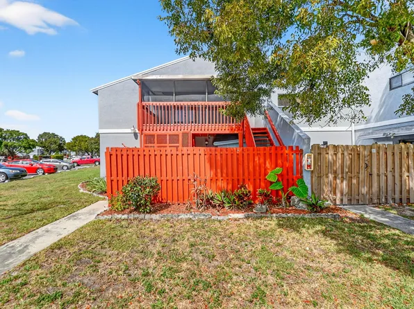 18 Crossings Circle #F, Boynton Beach, FL 33435