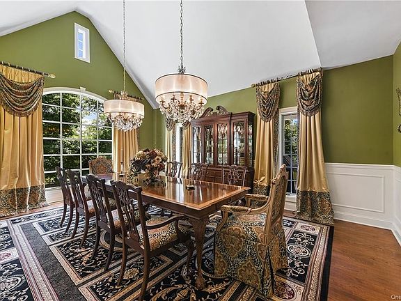 5th image of 30 Sunderland Ln