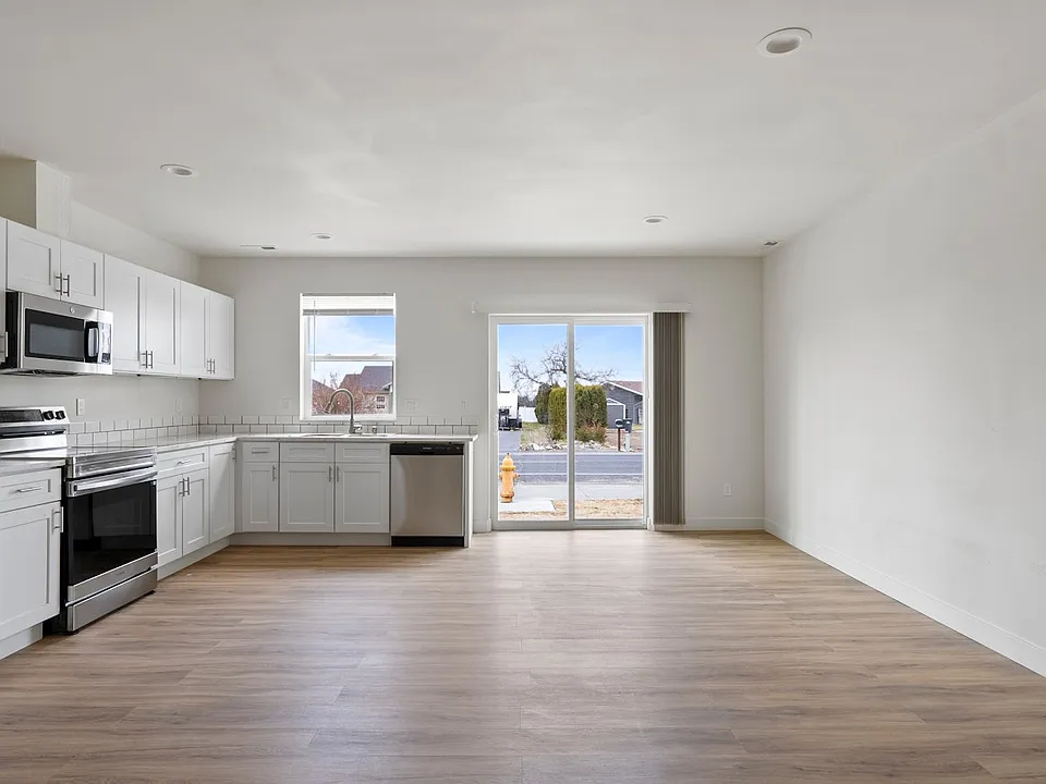 2617 W Marina Dr #2