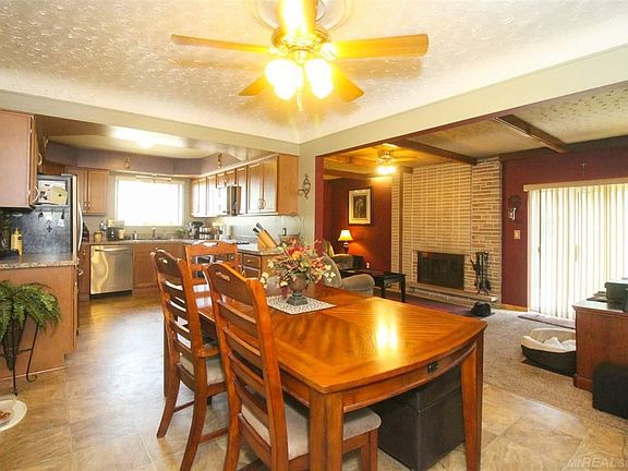 3rd image of 29138 Desmond Dr