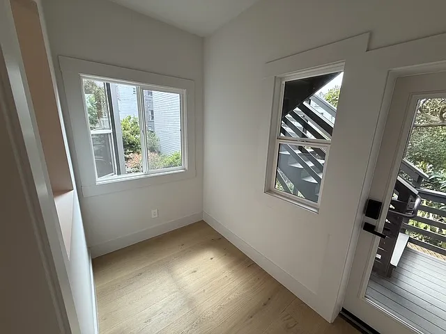 1524 Waller St — Photo 15