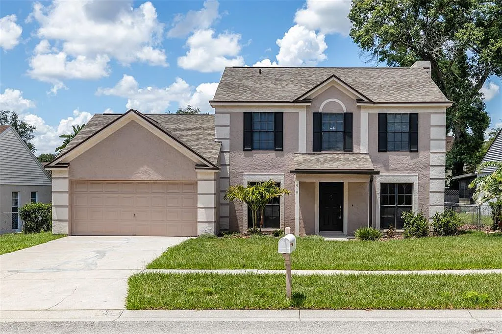 3 bed, 2.5 bath, 1950 sqft, $2,800 — Photo 1