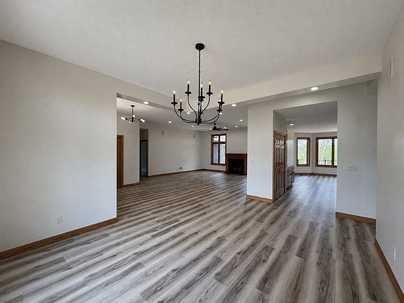 3rd image of 3600 Golf View Dr